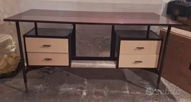 Scrivania anni '50 in palissandro con 4 cassetti