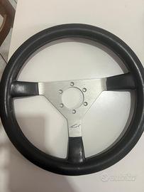 Volante sportivo MOMO a 3 razze vintage in pelle