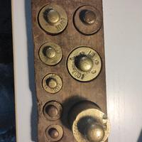 pesiera in legno con set pesi in ottone per bilanc