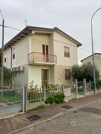 Casa Indipendente con Ampio Giardino