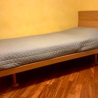 2 letti in legno cigliegio con reti e materassi