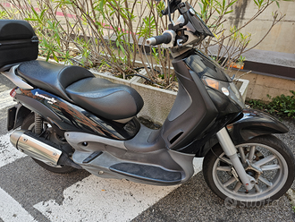 Scooter Motore Beverly 200 Piaggio Medley S 200: Prezzo, Colori