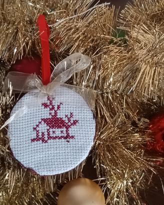 pallina di natale a punto croce 