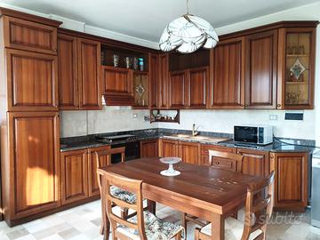 Cucina in legno classica