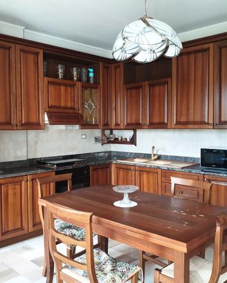 Cucina in legno classica