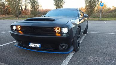 Dodge Challenger SXT 3.6 no superbollo. 