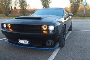 Dodge Challenger SXT 3.6 no superbollo. 