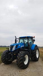 Trattore agricolo new holland T7030