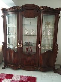 Vetrina in stile neoclassico