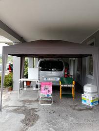 attrezzatura per campeggio o giardino