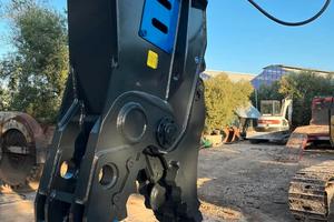 Pinza frantumatrice escavatore 200/250 q.li