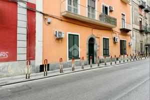 2 LOCALI A TORRE ANNUNZIATA