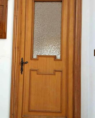 Porta interna in legno con vetro satinato