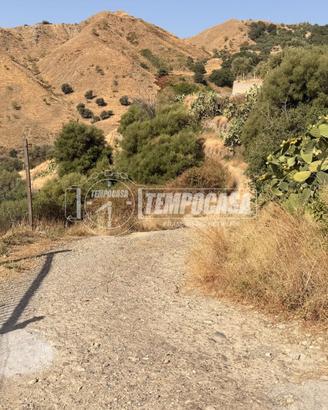 TERRENO AGRICOLO SCOSCESO A ROCCALUMERA