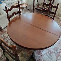 Tavolo rotondo apribile e quattro sedie