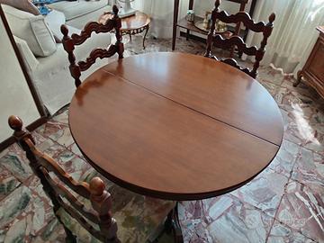 Tavolo rotondo apribile e quattro sedie