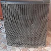 Subwoofer attivo Behringer Eurolive B1200D-PRO.

-