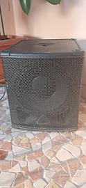 Subwoofer attivo Behringer Eurolive B1200D-PRO.

-