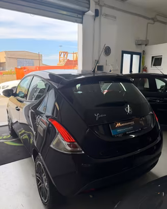 Lancia y elefantino blu