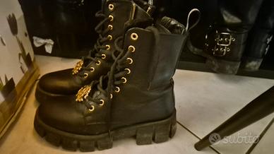 anfibi neri - cavalli