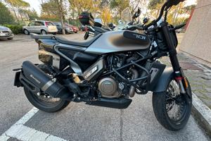 2021 Husqvarna Svartpilen 701 trattabile
