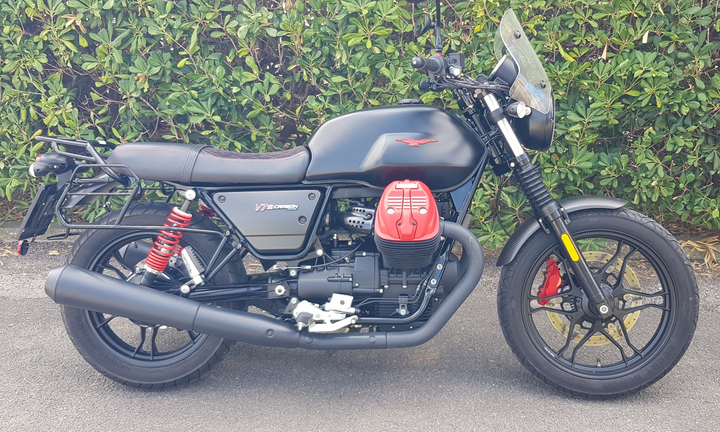 Moto Guzzi V7 III Carbon