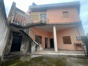 Unità abitative con tre appartamenti