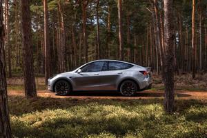 Tesla Model y Performance