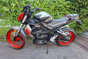NAKED UM XTREET 125cc MOT. A LIQUIDO