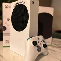 Xbox sere S + base di ricarica in omaggio