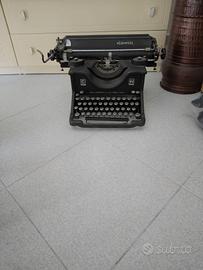 Macchina da scrivere Olivetti M40
