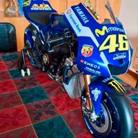 Yamaha YZR-M1 Movistar scala 1:4 completa
