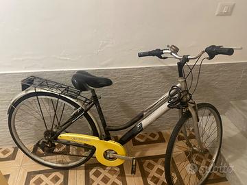 Bici da città donna 28” con cambio e portapacchi