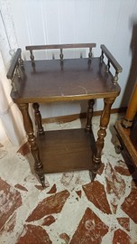 Tavolino porta oggetti