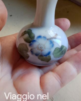vaso dipinto a mano"Capodimonte" porcellana.Nuovo.