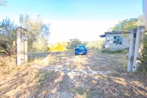 terreno  con rustico accatastato  per 44 mq