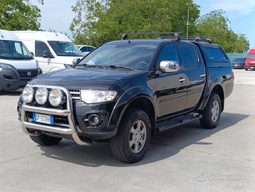 Mitsubishi L200 Double Cab L200 d.cab 2.5 di-d Int