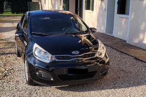 Kia Rio 2013 con gancio traino