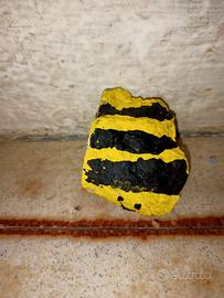 Sasso dipinto a mano "ape"