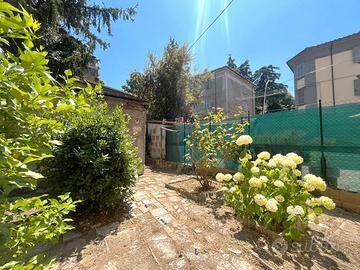 Pressi P.za Crispi: casa con giardino e cantina