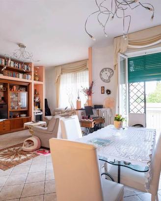 Appartamento di 120 m² con 4 locali e box auto a S