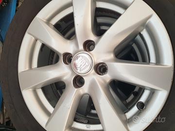 cerchi in lega con gomme 175/65/15
