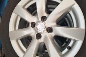 cerchi in lega con gomme 175/65/15