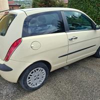 Lancia y anno 2005 benzina
