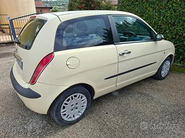 Lancia y anno 2005 benzina