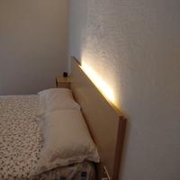 Testiera letto e due comodini pensili