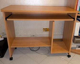 Scrivania / tavolo porta PC