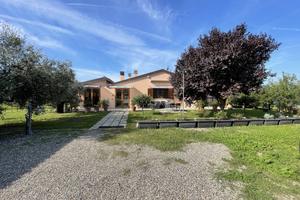 Rif.V09| villino massa marittima