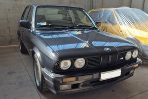 BMW 320 is E30