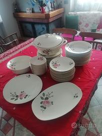 Servizio piatti da 12 antico in Porcellana